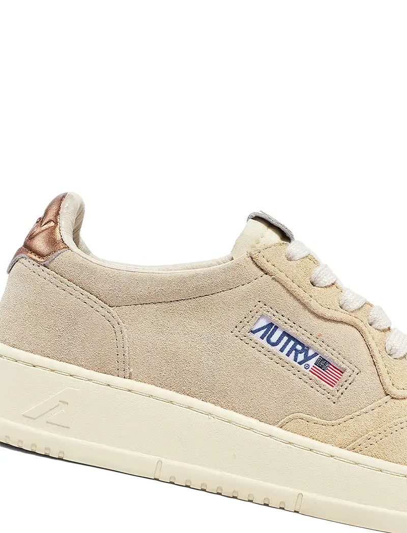 Autry Womens Medalist Low Trainer Mix Suede Geyser / Ecru