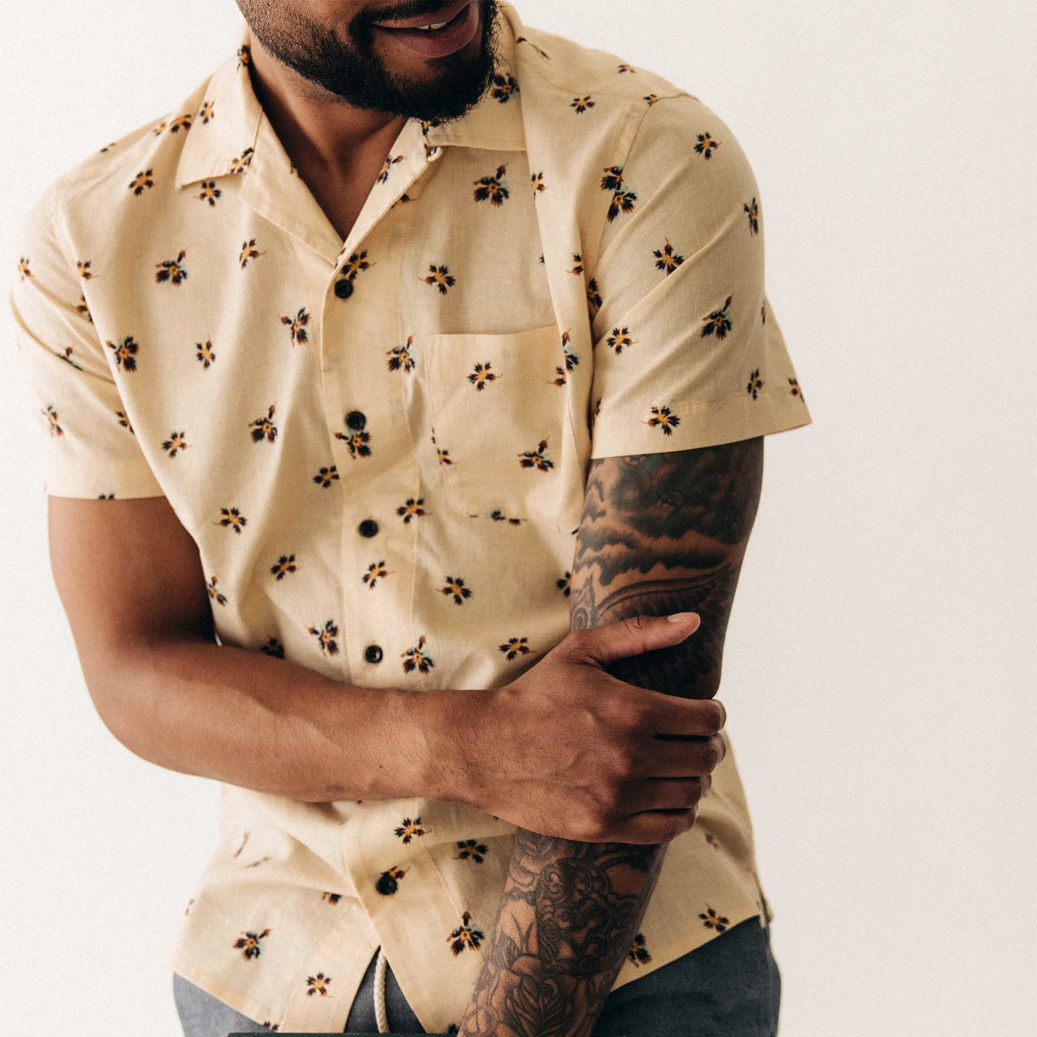 The Short Sleeve Hawthorne in Almond Floral