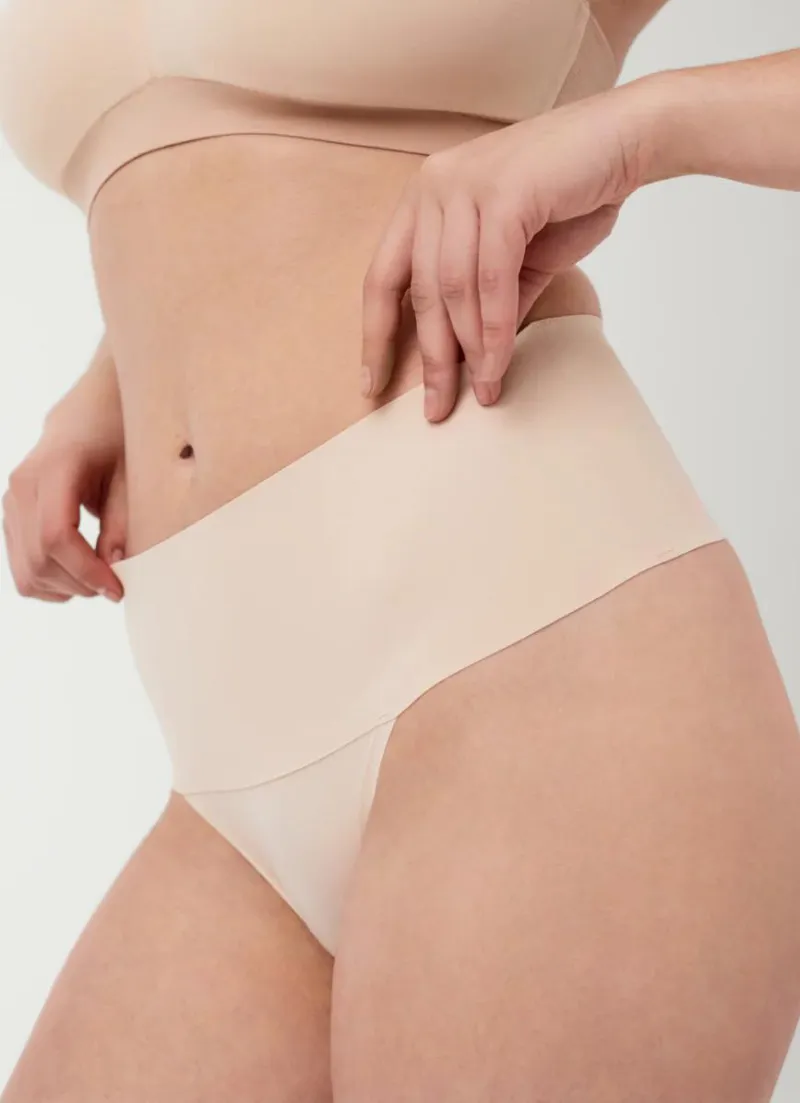 Undie-tectable Smoothing Thong